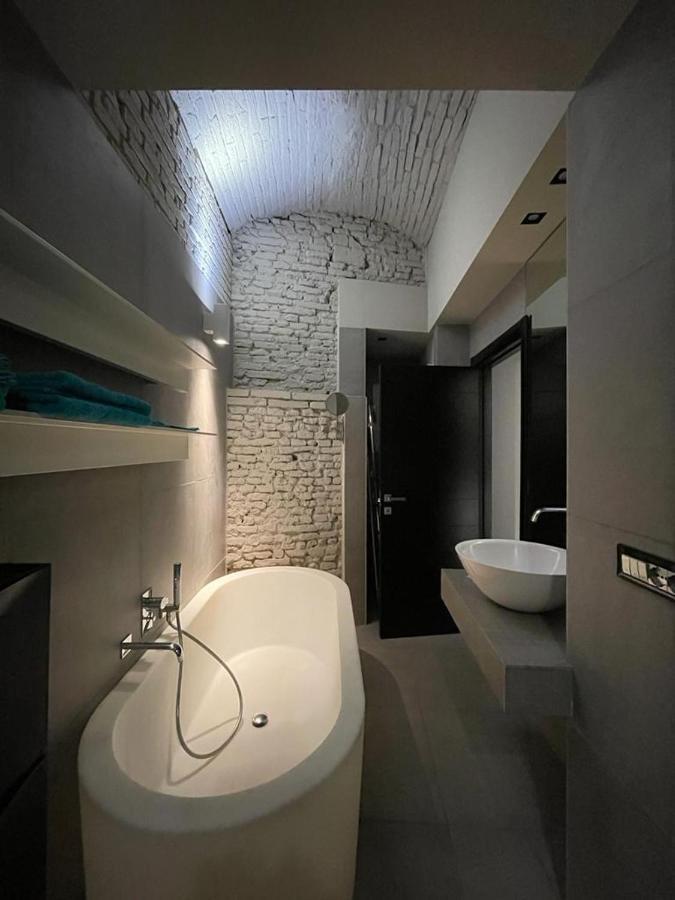Portici Design Suite - Historical Center Bologna Buitenkant foto