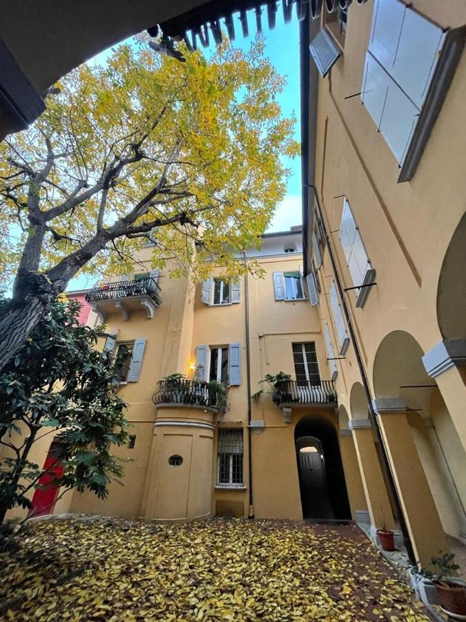 Portici Design Suite - Historical Center Bologna Buitenkant foto